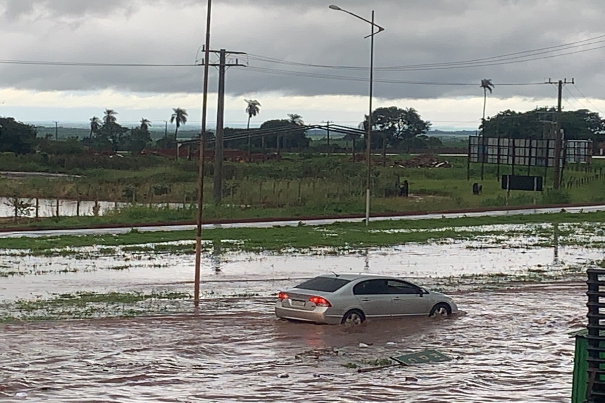 Chuva Forte Alaga Rodovia Em Nova Alvora Do Sul