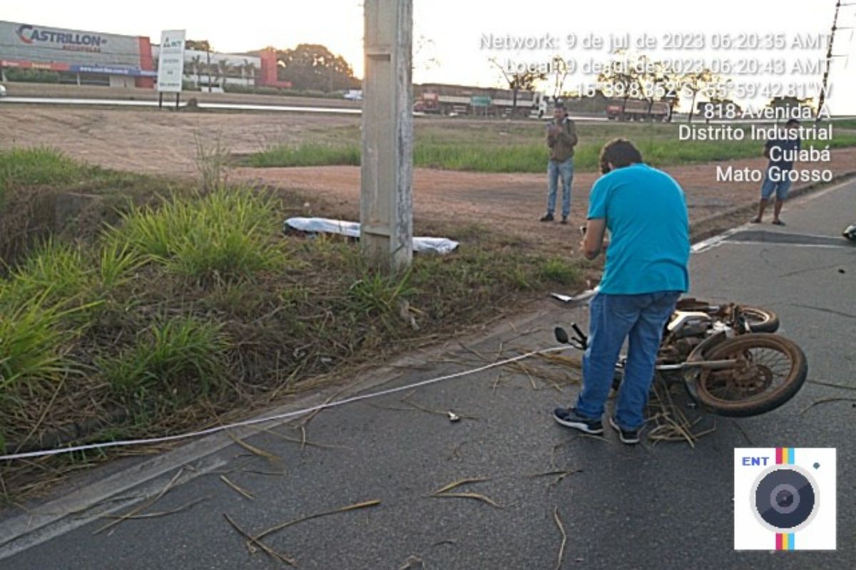 Motociclista morre ao bater moto em poste de Cuiabá