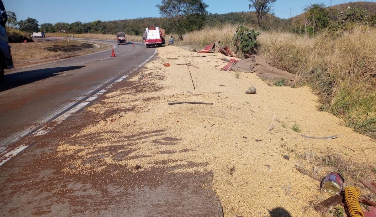 Carreta Pega Fogo Na Mt Entre Araguainha E Ponte Branca