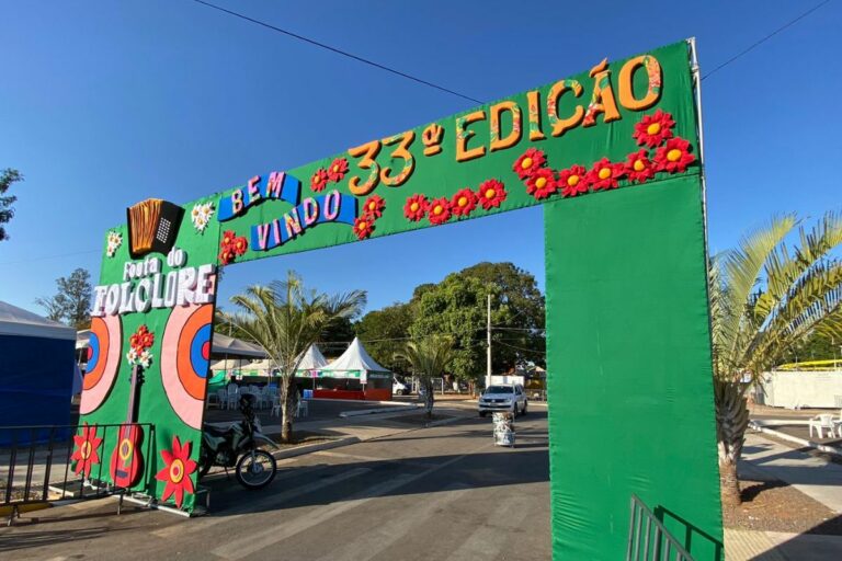 Raça Negra anima 2º noite da Festa do Folclore em Três Lagoas