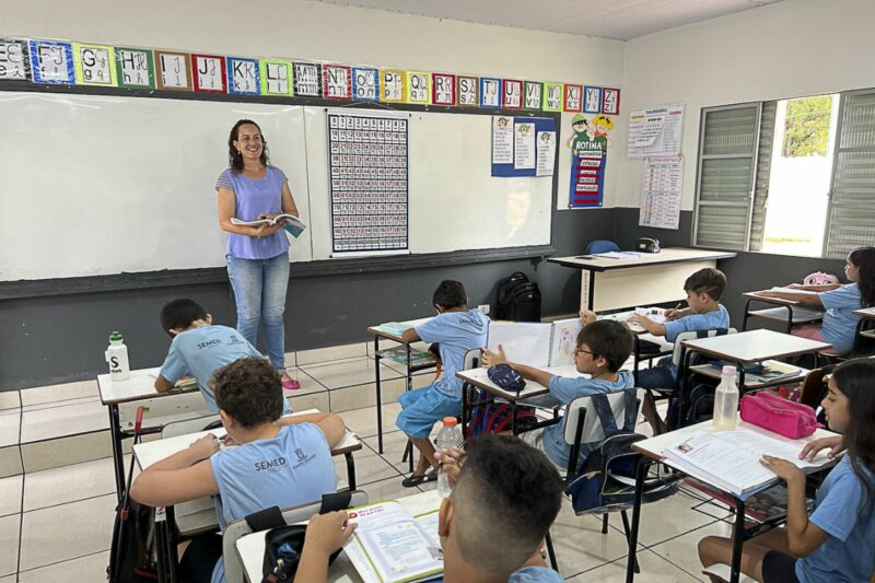 Prefeitura de Campo Grande convoca professores para cargos temporários