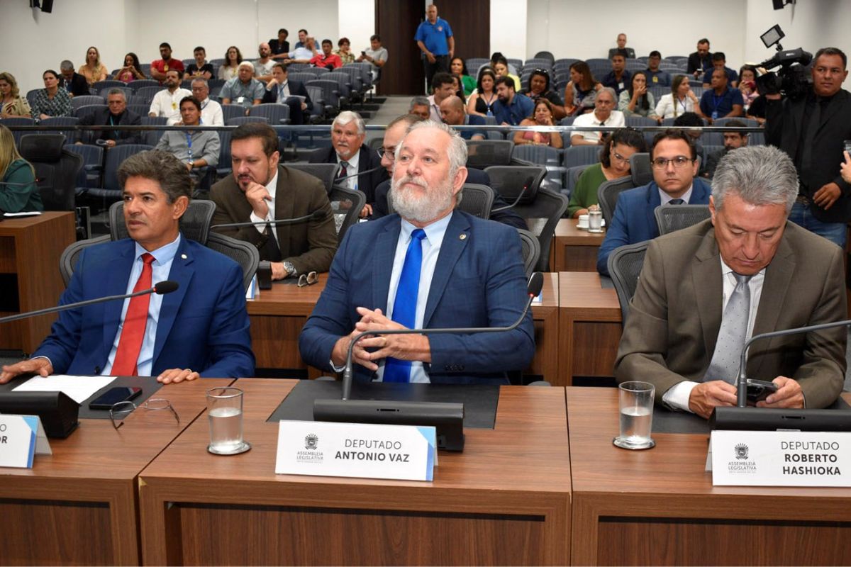 Deputados aprovam redução da proibição da pesca do dourado nos rios de MS