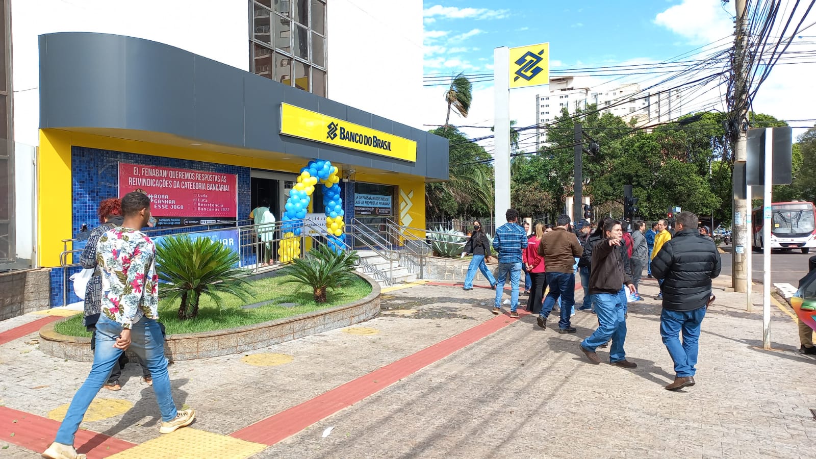 Comércio em Sinop deverá ter horário especial em dias de jogos do Brasil na  Copa