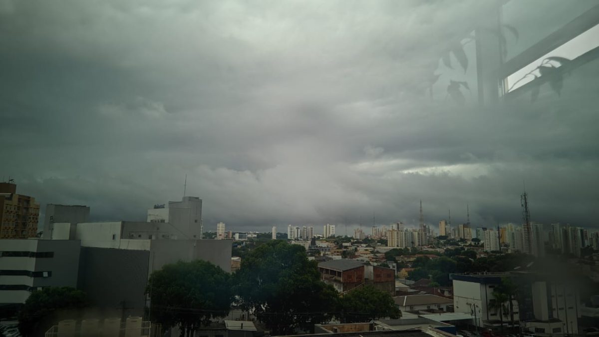 Previsão aponta para chuvas entre 30 e 60 mm/h ou 50 e 100 mm/dia, com ventos intensos de 60 a 100 km/h. (Foto: Gabi Braz)