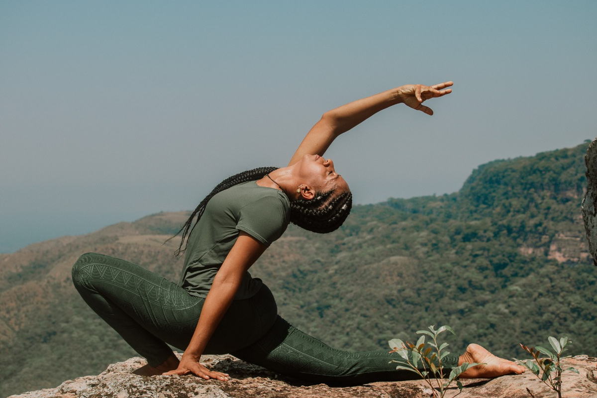 YOGA COM KAMILLA CAPA