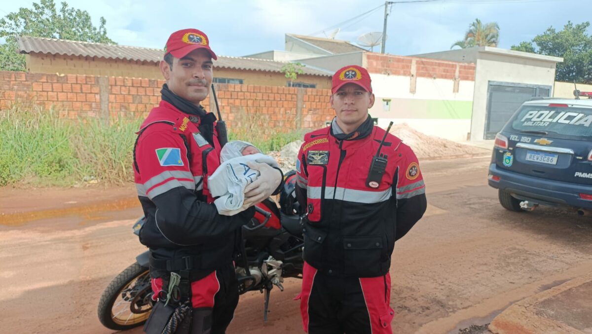 bombeiros e bebe