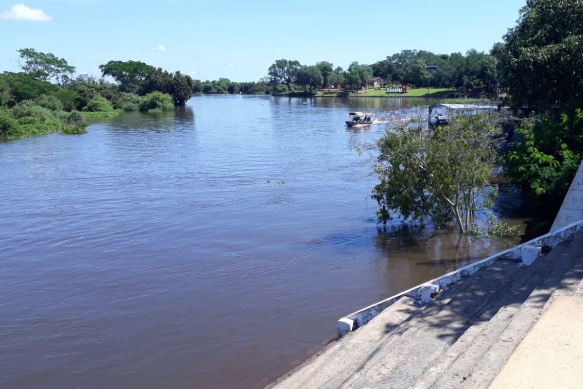 Marinha faz alerta após nível de água do Rio Paraguai subir