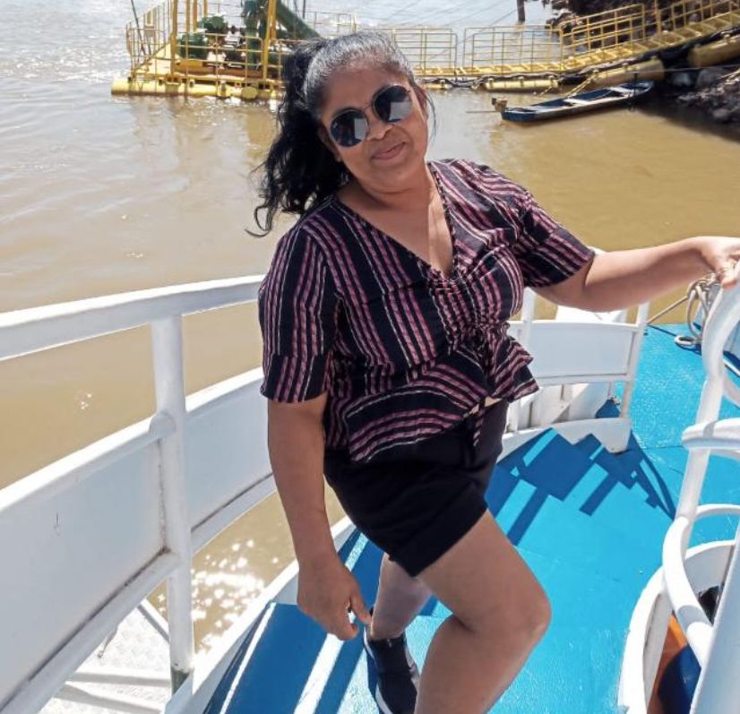 Ana Diana Cardoso, de 56 anos, decidiu caminhar na área de casa após ser diagnosticada com diabetes. (Foto: Arquivo Pessoal).