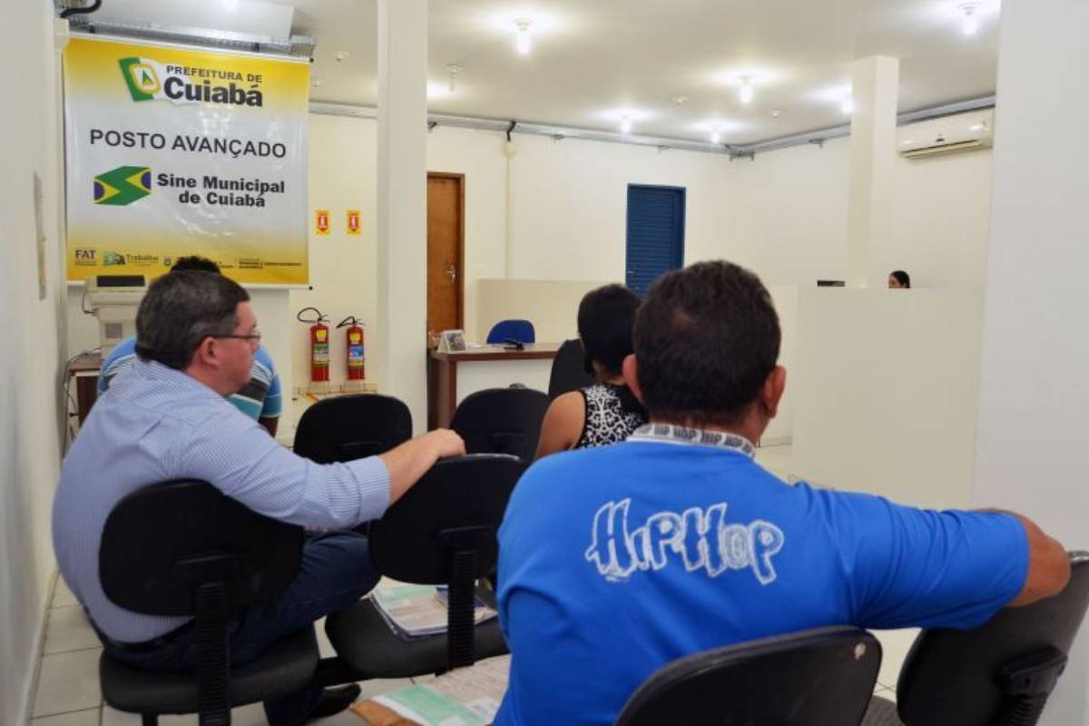 Sine oferta 429 vagas de emprego com salrios de at R$6 mil em Cuiab. (Foto: Tchlo Figueiredo)