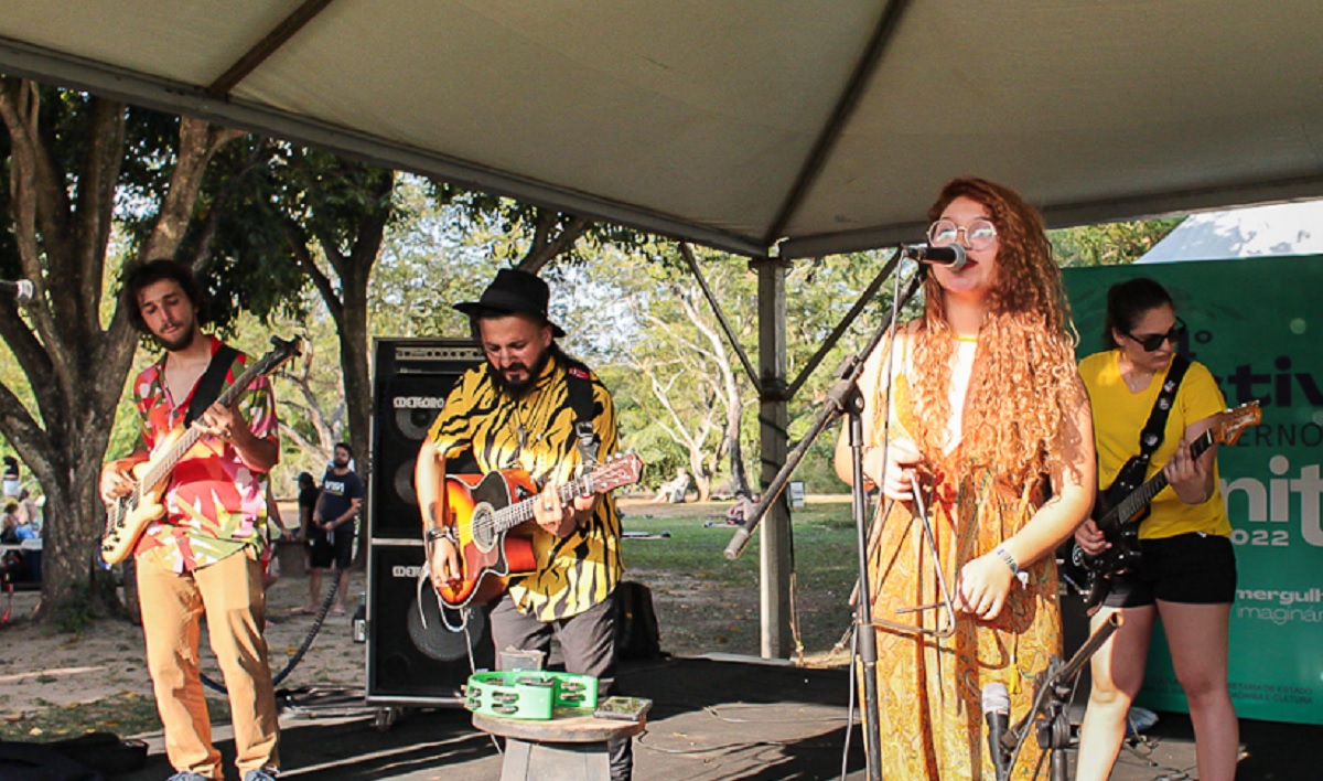 Vozmecê, duo de MS que canta MPB, vai abrir o show de Anavitória. (Foto: Paula Cayres)