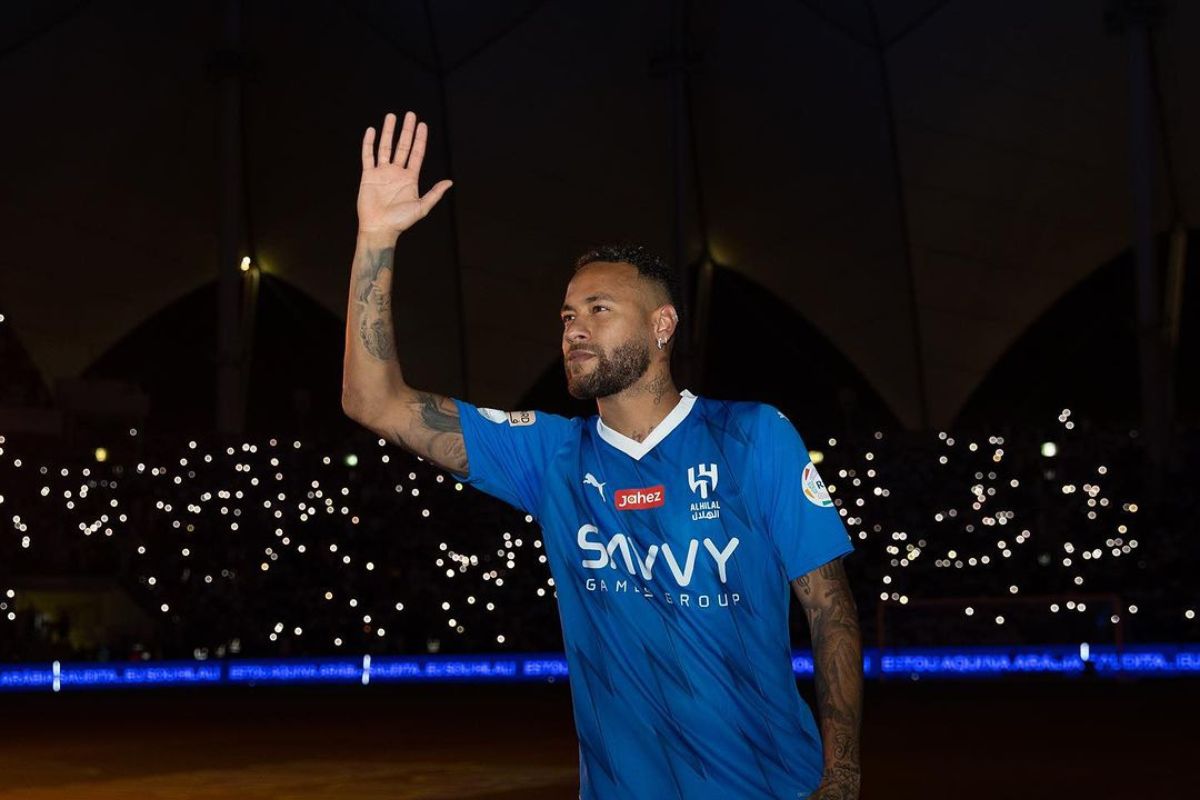 Neymar é Apresentado No Al Hilal Da Arábia Saudita