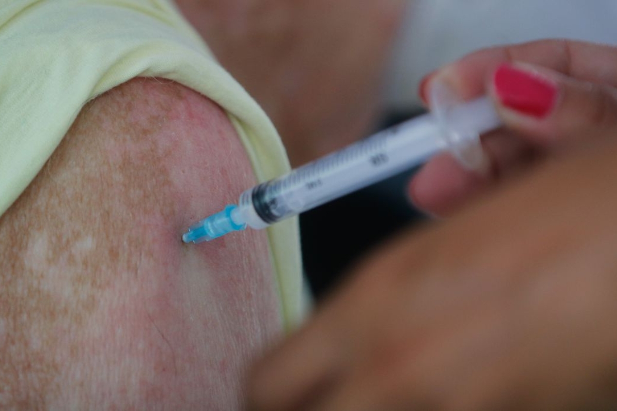 Influenza, o vrus sincicial respiratrio e a covid-19 so ameaas que podem ser prevenidas com a vacinao. (Foto: Tnia Rgo/Agncia Brasil)