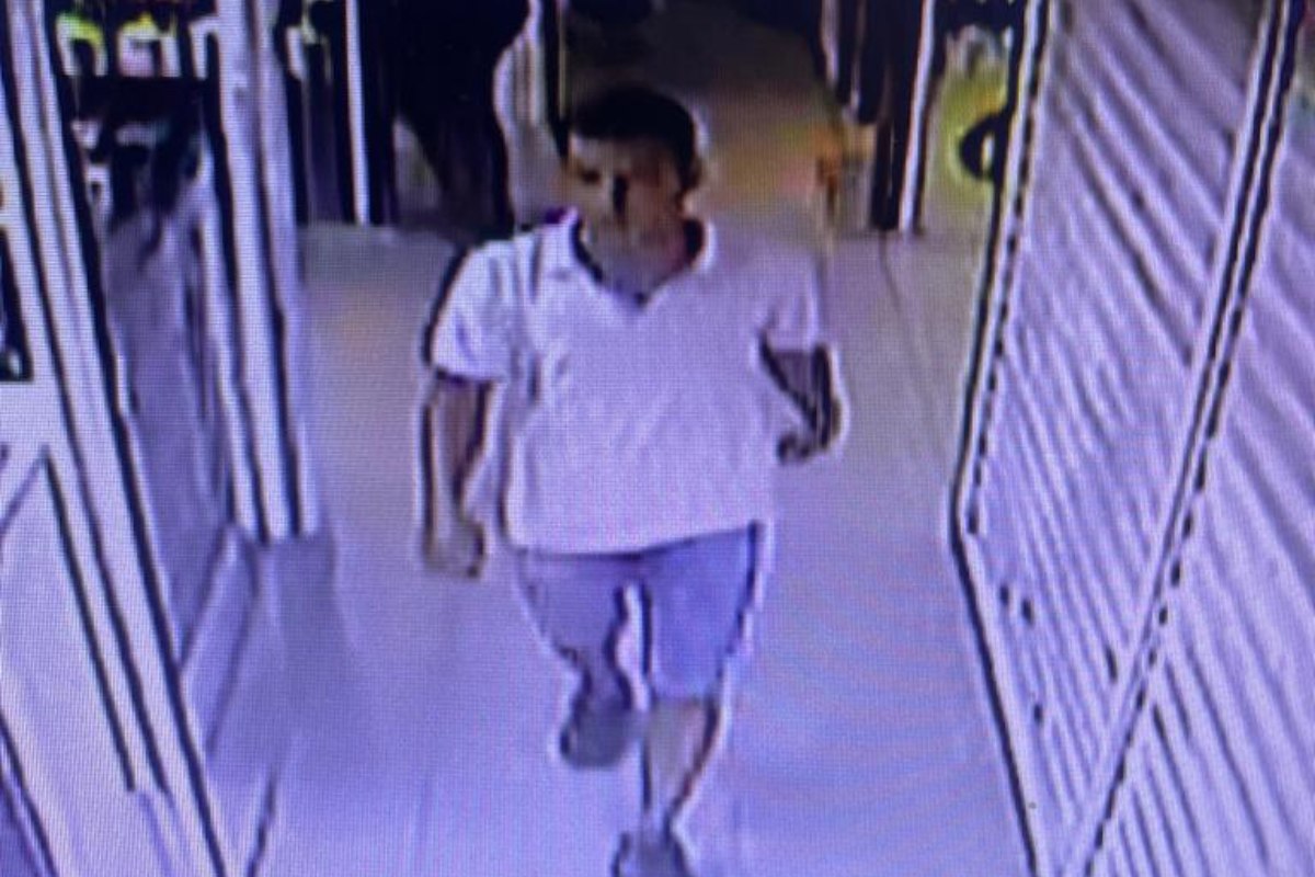 Vídeo mostra homem atirando e matando dois no Shopping Popular de Cuiabá