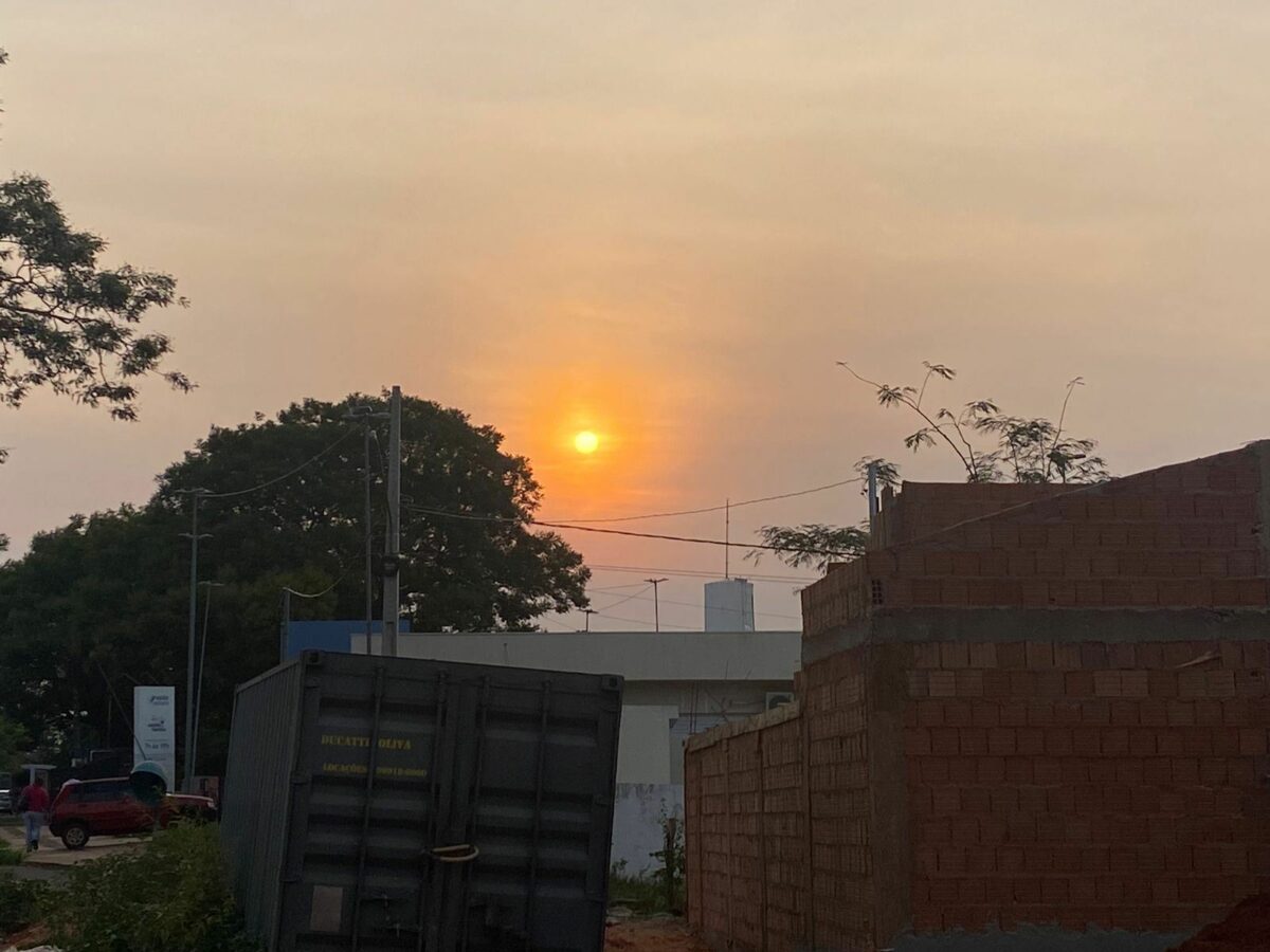 Quinta-feira começando com sol em Campo Grande (Foto: Cristiano Arruda)