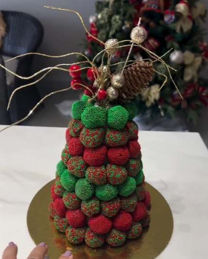 ARVORE DE NATAL BRIGADEIROS FOTO