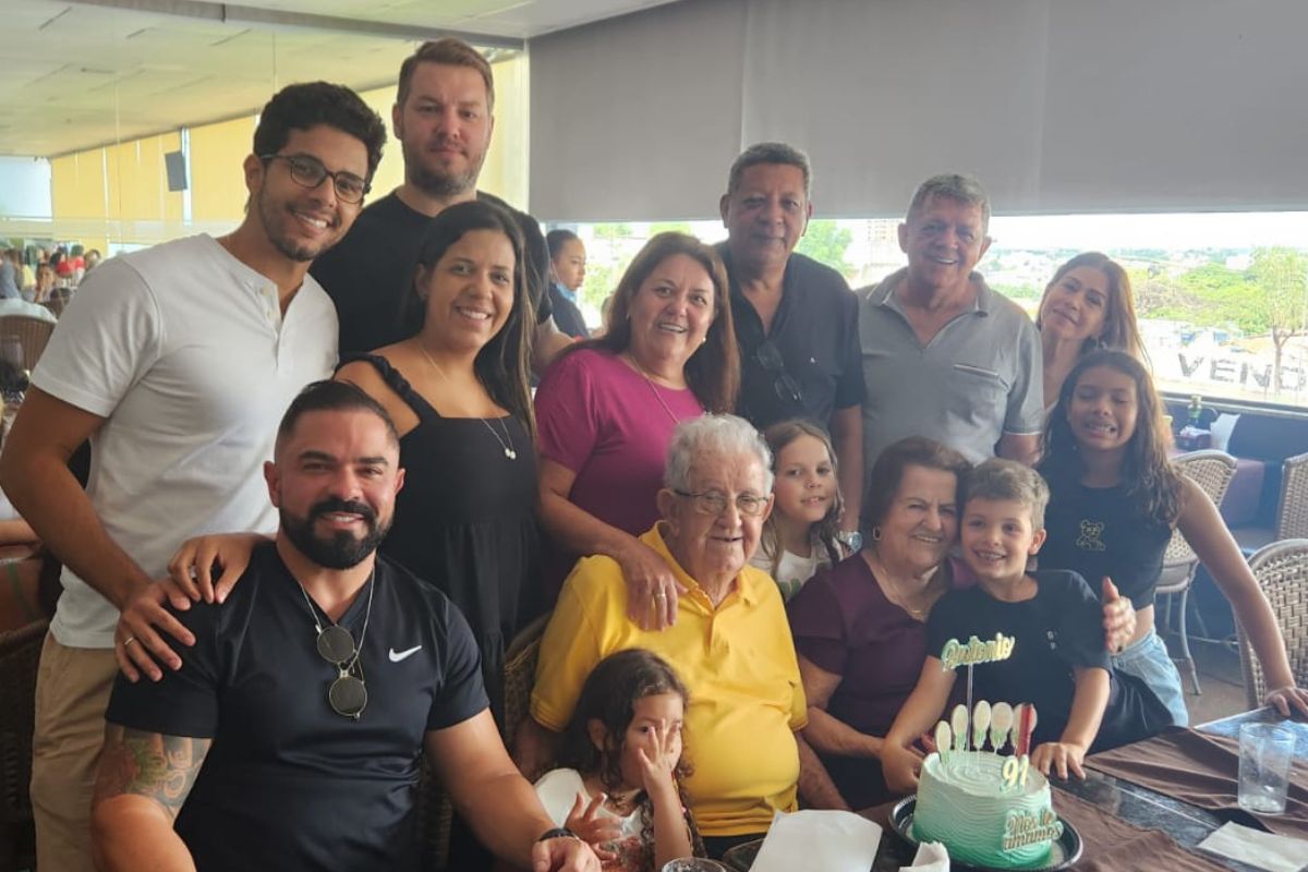 Famlia reunida em celebrao ao aniversrio de 91 anos do So Antnio Tetilla. (Foto: Cedida)