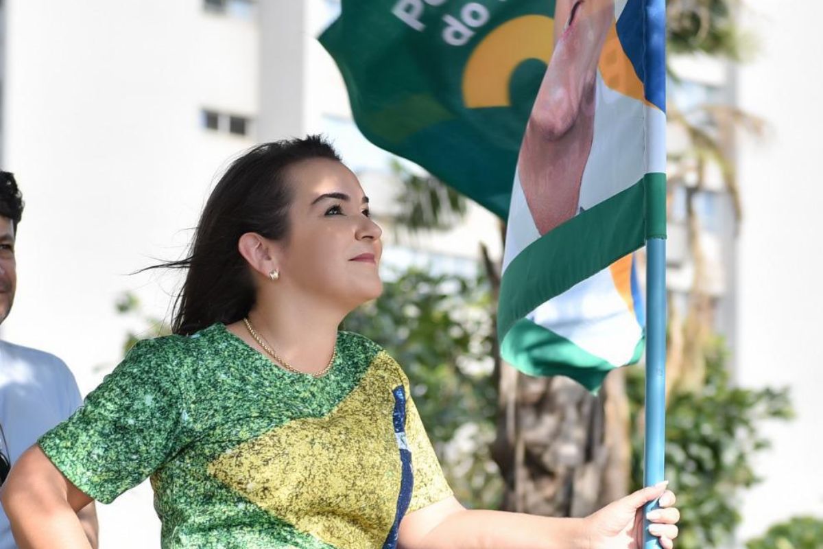 De Olho No Apoio De Bolsonaro, Adriane Vai A Protesto Na Paulista