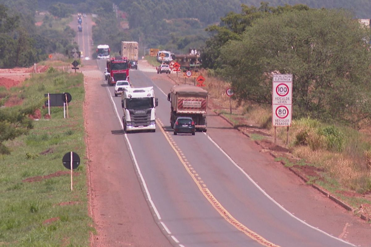 BR-262, entre Campo Grande e Ribas do Rio Pardo (Foto: Sérgio Saturnino)