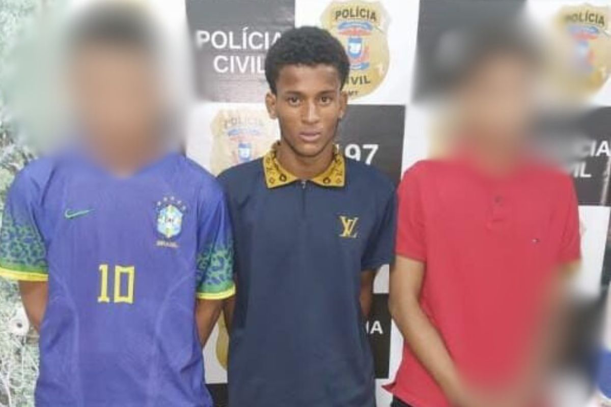 Lucas Ferreira, de 20 anos, e dois adolescentes envolvidos nas mortes dos motoristas. (Foto: Reprodução)