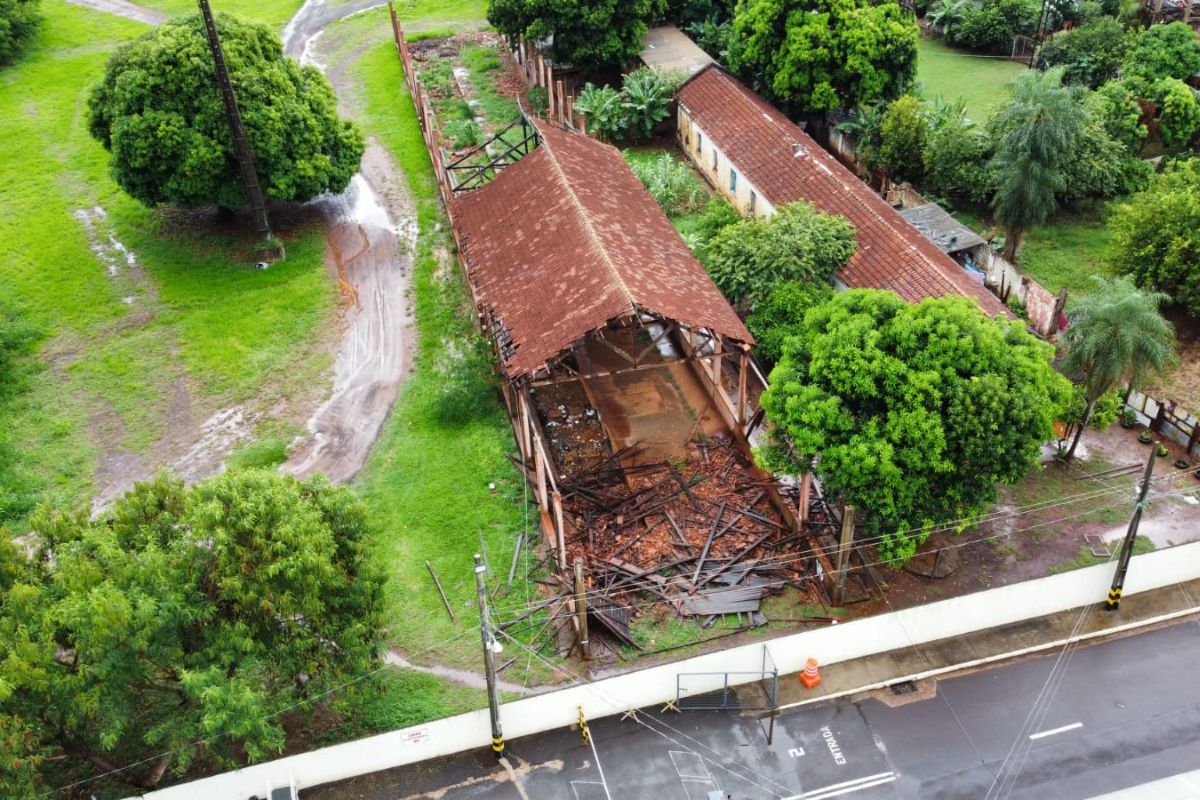 Imagens da estrutura após desabamento (Foto: Jorge Hokama)