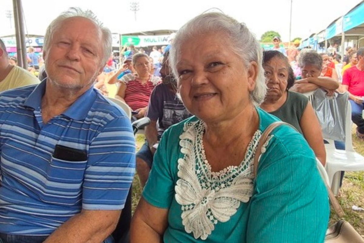 Ivonete da Silva e João Domingos receberam atendimento oftalmológico no Multiação deste sábado. (Foto: Viviane Saggin)