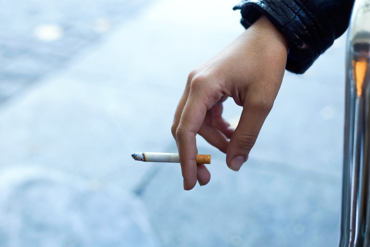 Dos 60 fumantes da pesquisa, metade voltou a fumar aps inalar aroma de caf. (Foto: Ilustrativa/Freepik)