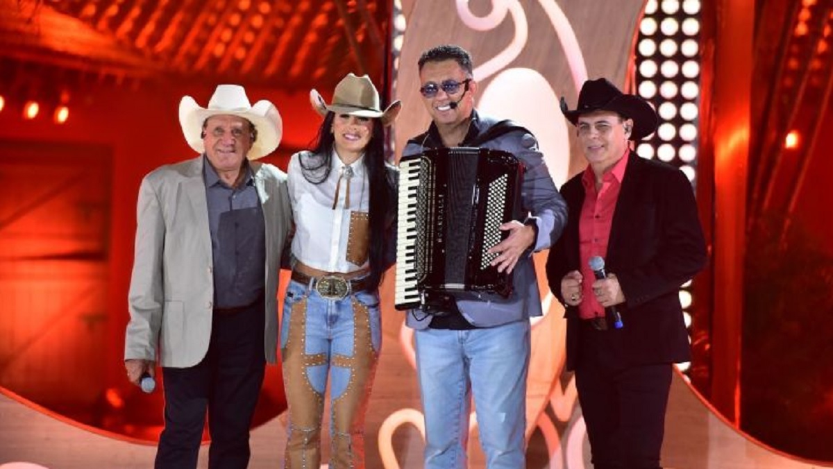 Ana Castela com Trio Parada Dura