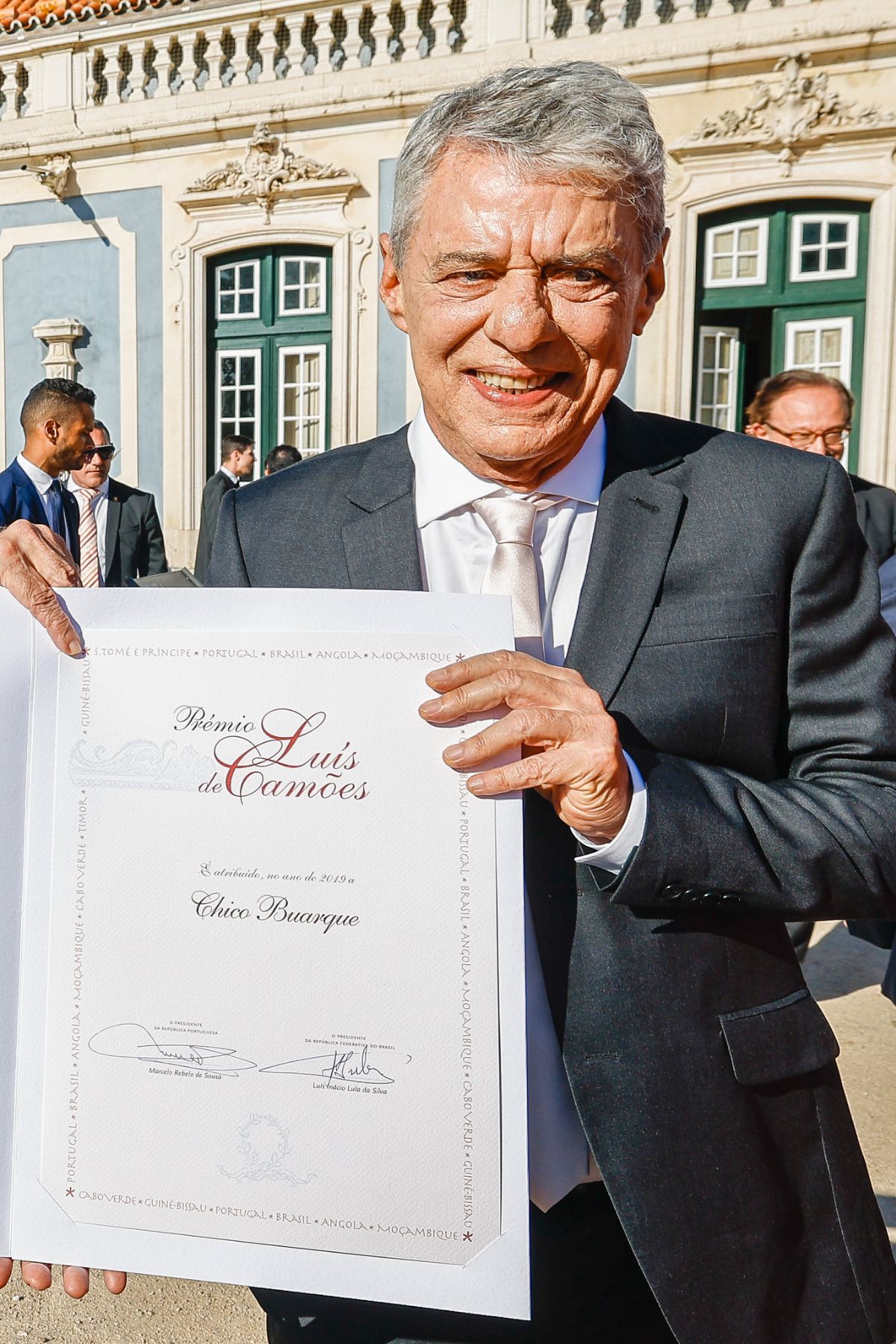 Chico Buarque recebeu Prêmio Camões de Literatura em Portugal, em abril de 2023 (Foto: Ricardo Stuckert/PR)