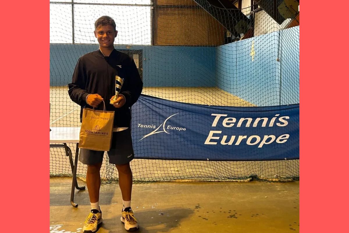 Livas Damazio, de 14 anos participando do circuito Tennis Europe (Foto: Instagram)