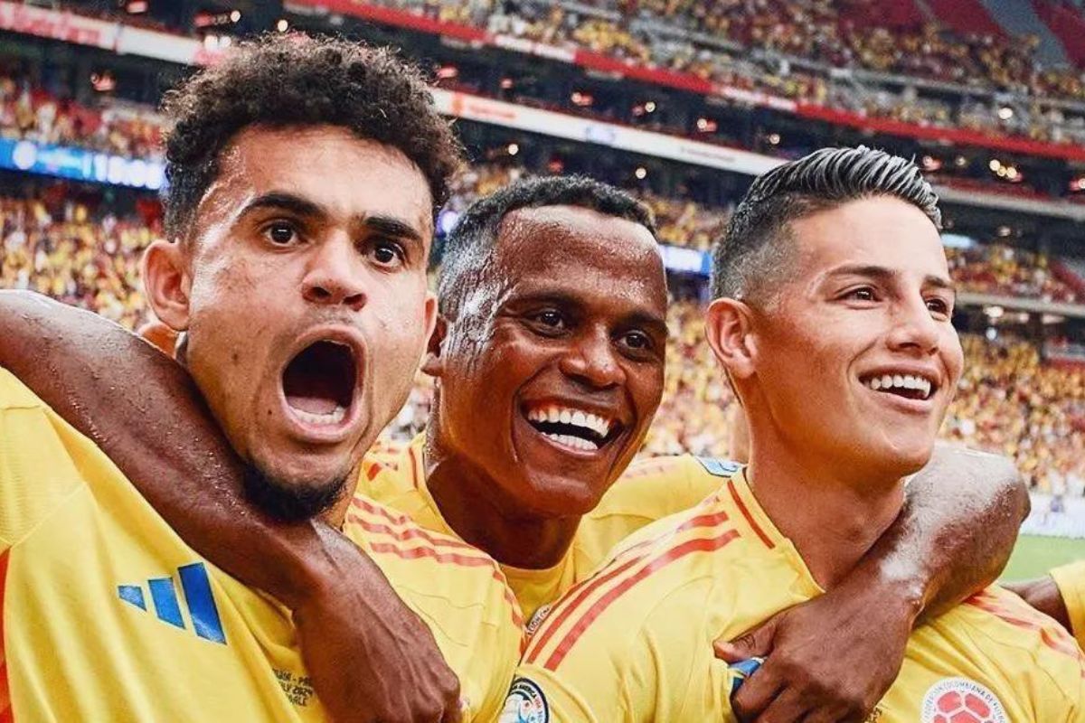 Luiz Díaz, Jhon Arias e James Rodríguez comemoram gol da Colômbia (Foto: Reprodução/X/Conmebol)