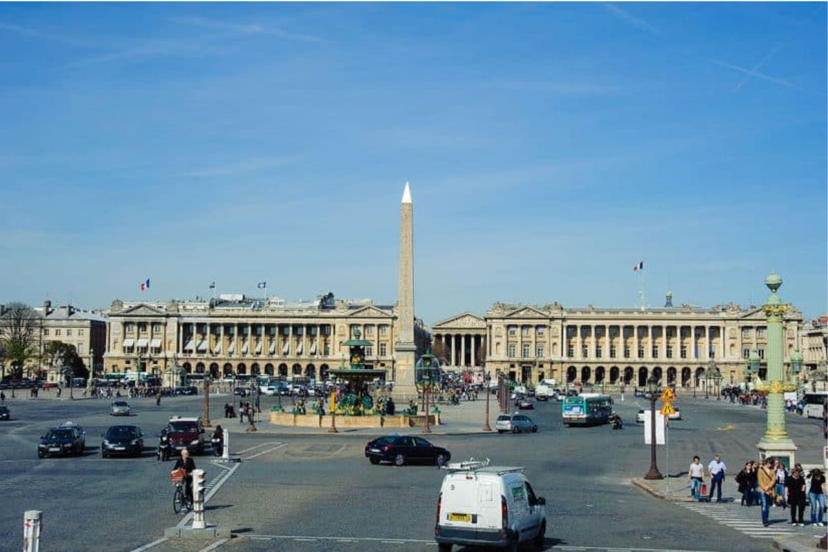 Praça é uma das mais famosas de Paris ( Foto: Alexander Hoernigk/Wikimedia Commons)