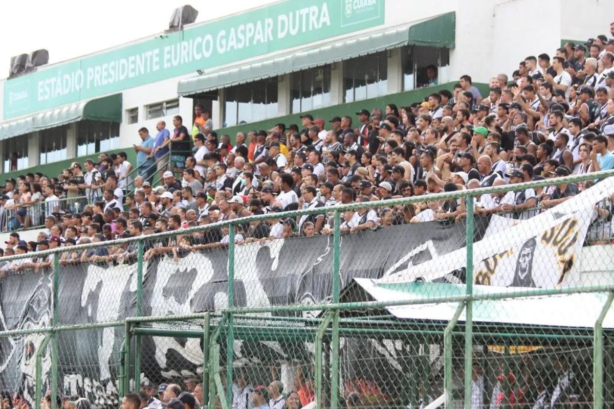 Torcida Mixto estádio Dutrinha — Foto: Olímpio Vasconcelos/Mixto EC