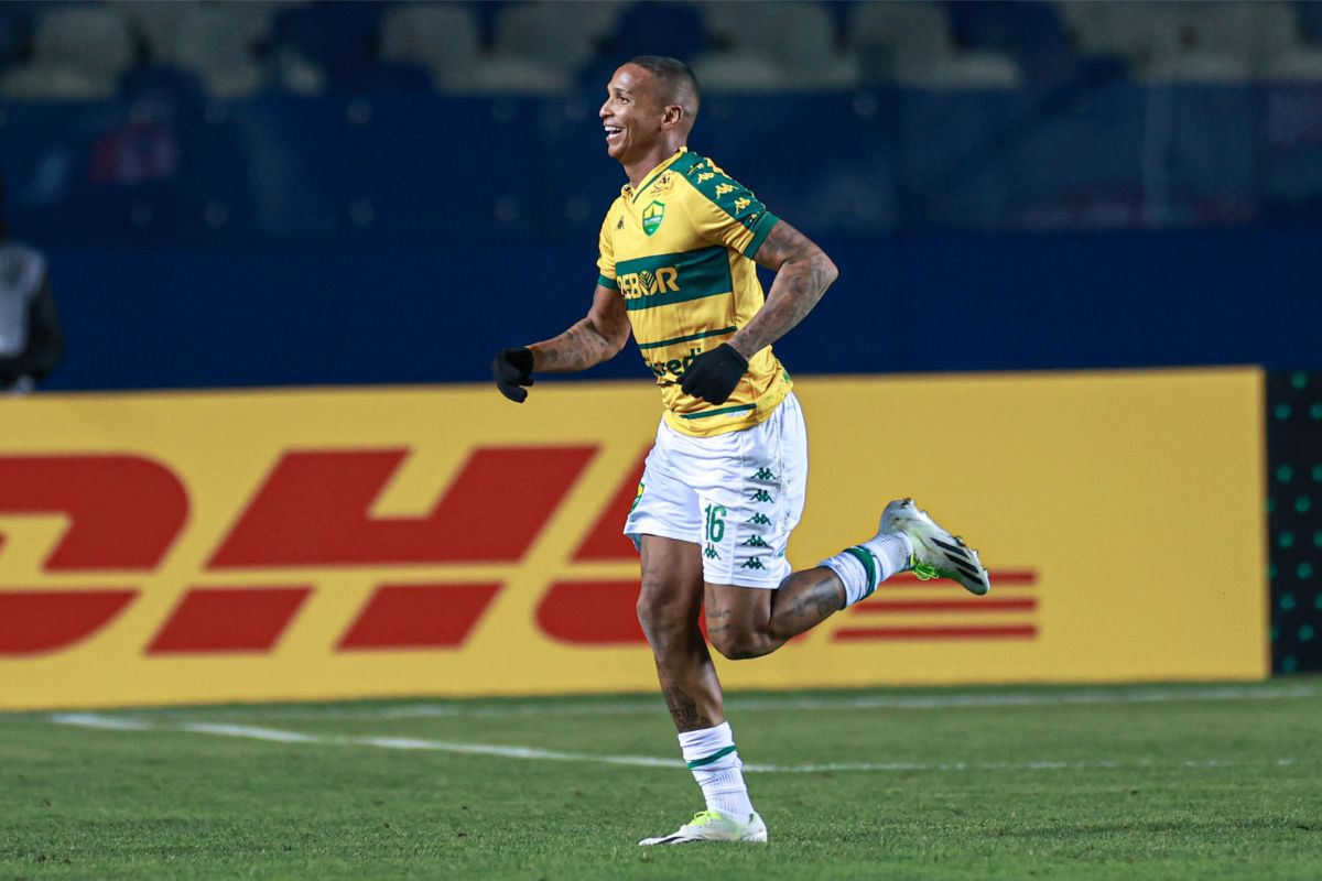 Deyverson autor do gol do Cuiabá, o primeiro no seu retorno ( Foto: AssCom Dourado)