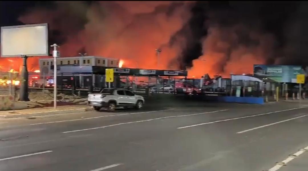 Imagem registrada durante a madrugada do dia 15. (Foto: Reprodução)