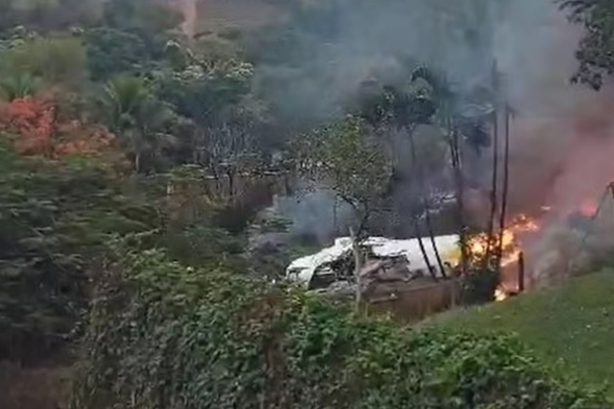 Avião caiu em um condomínio em São Paulo. (Foto: Reprodução)