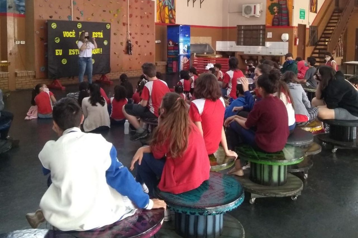 Palestre de prevenção ao suicídio em escola (Foto: Gav)