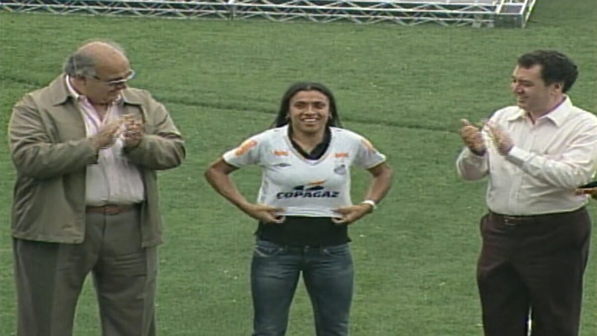 Marta fazia parte do time feminino do Santos FC. (Foto: Arquivo/TVCA)