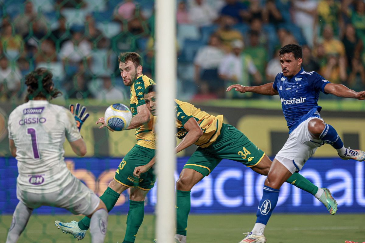 Goleiro Walter foi destaque da partida (AssCom Dourado)