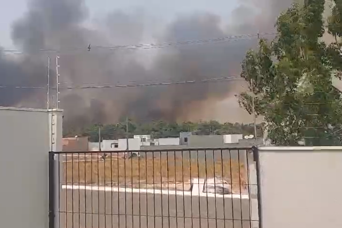 Chamas atingiram três pontos da cidade. (Foto: Reprodução)