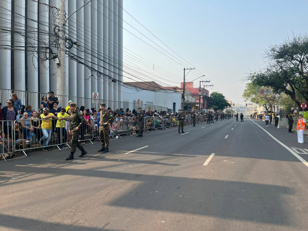 desfile civico campo grande