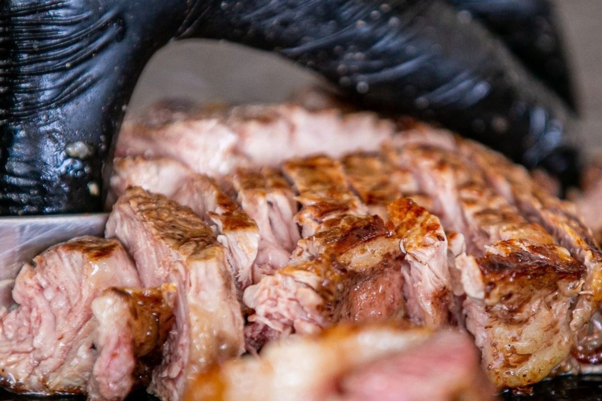 Evento terá 35 estações de churrasco. (Foto: Redes Sociais)Agora, o BBQ Mix irá percorrer outras cidades do Brasil e, neste ano, a escolha foi .Os participantes poderão apreciar 35 estações de carne, espaços de entretenimento e áreas instagramáveis para fotos.