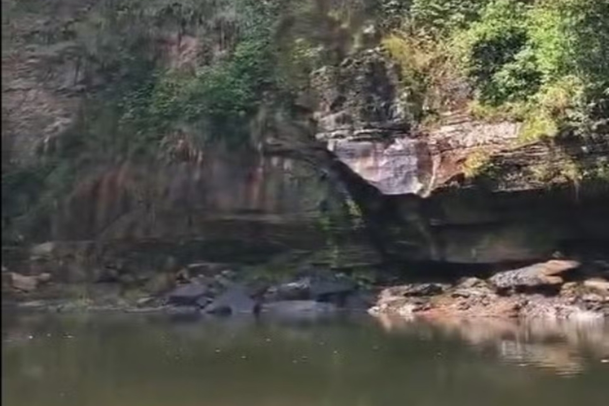 Cachoeira do Rio do Peixe está sem queda d'água (Foto: Reprodução/G1MS)