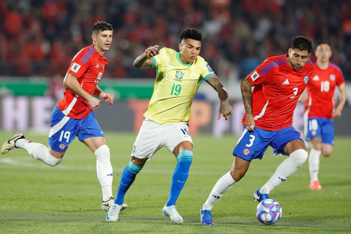 Igor Jesus marcou primeiro gol do Brasil no jogo contra o Chile pela 9ª rodada das Eliminatórias da Copa do Mundo 2026 (Foto: Rafael Ribeiro/CBF)