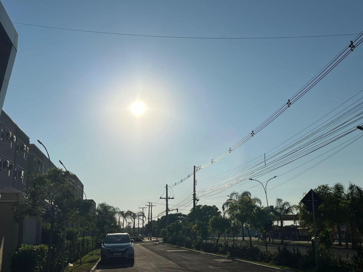 Sol forte em Campo Grande, nesta quarta; não chove na capital (Foto: Liniker Ribeiro)