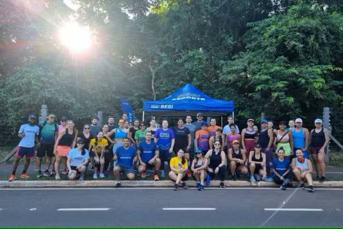 Clube de corrida após treino gratuito para a Corrida do Pantanal (Foto: Divulgação/Sesi)