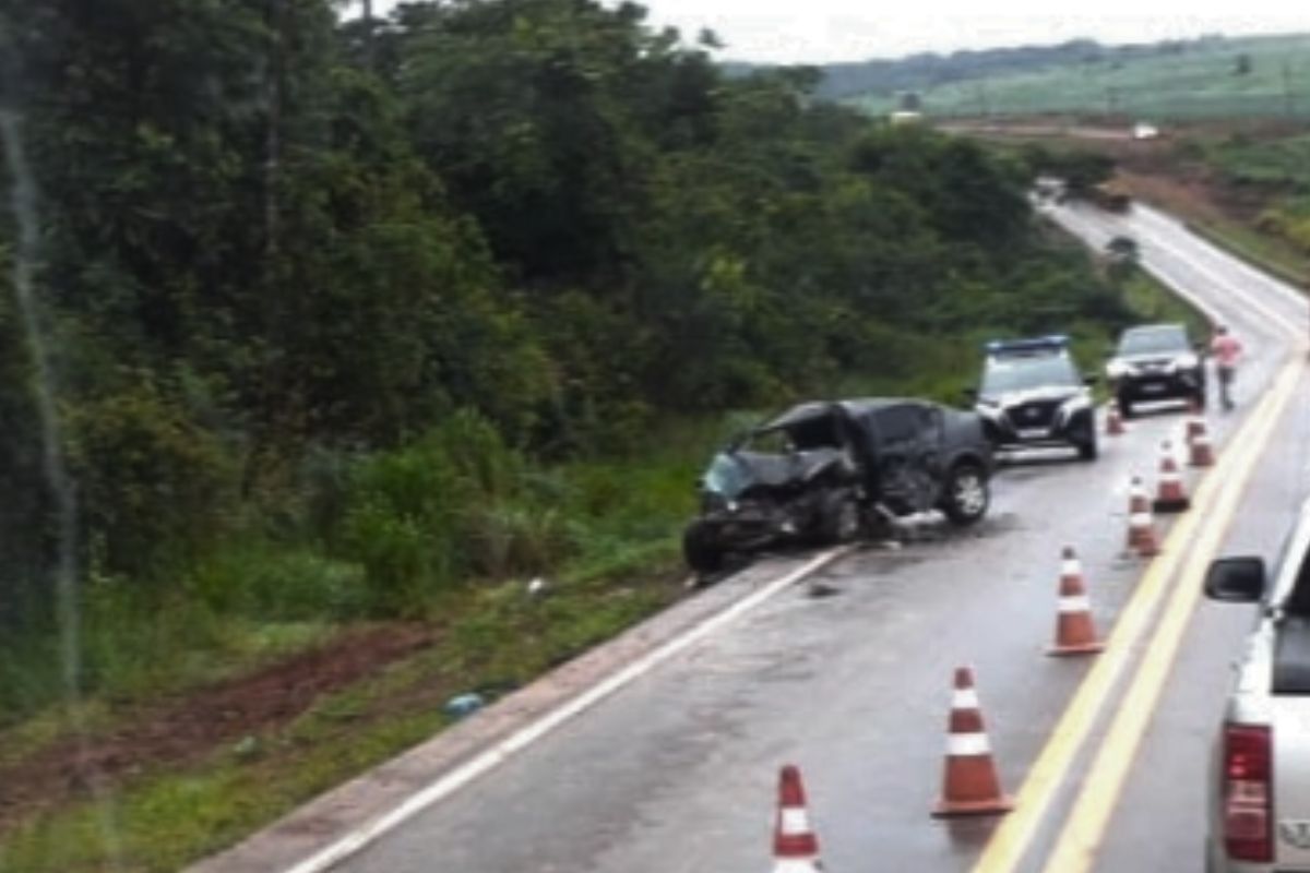 Batida frontal deixou uma pessoa morta na BR-163 na manhã deste sábado (28). (Foto: Reprodução)