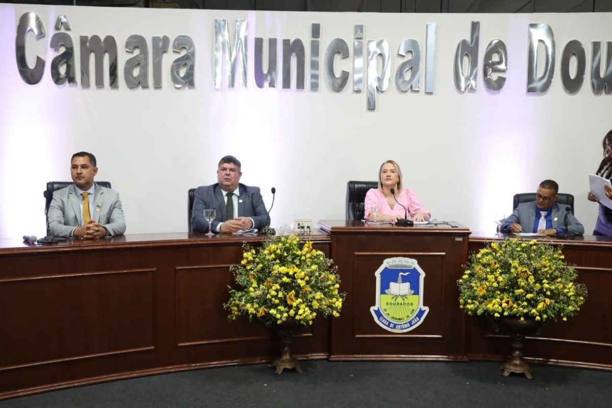 Nova Mesa Diretora da Câmara de Dourados foi eleita por unanimidade (Foto: F. Grott/CMD)