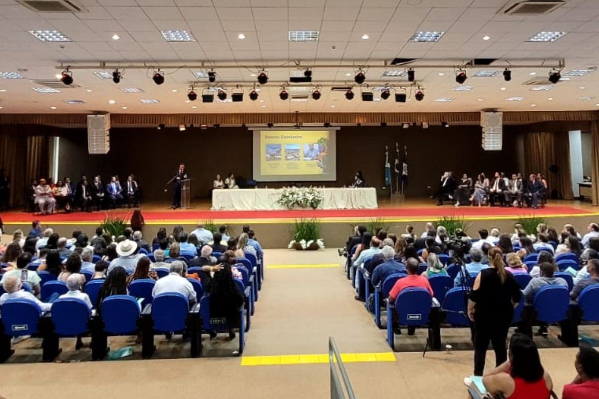 Posse do prefeito, da vice-prefeita e dos 15 vereadores de Três Lagoas (Foto: Geysel Rodrigues)