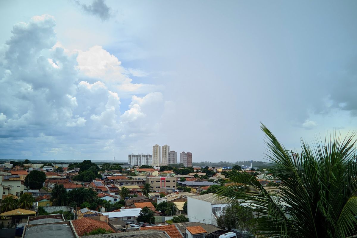 Sábado será de chuva passageira e calor de até 33°C em Cuiabá, diz previsão. (Foto: Gabi Braz)