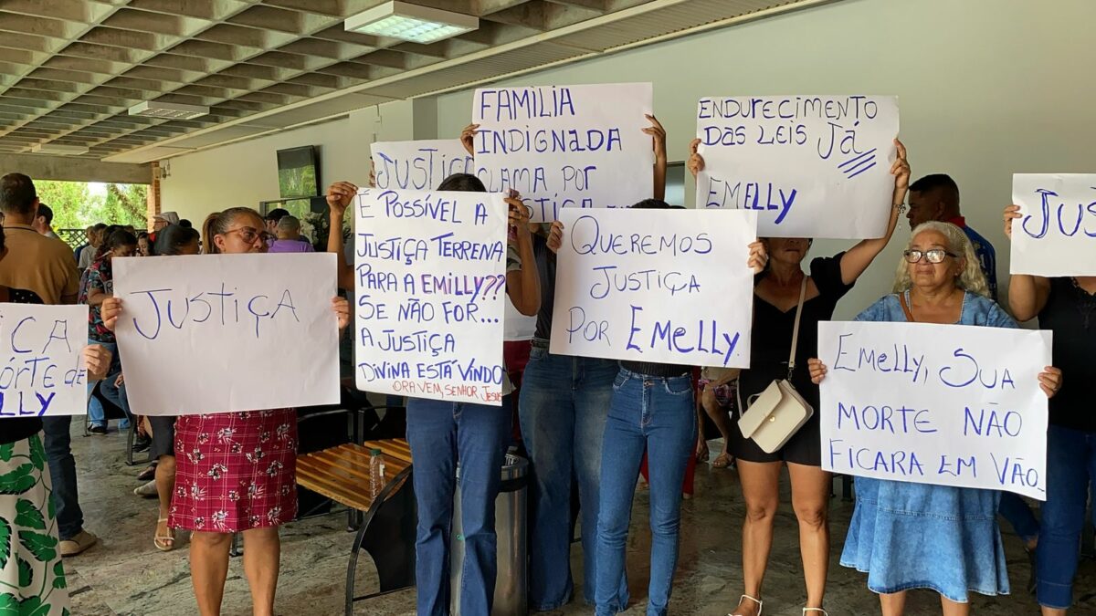 Velorio Emilly adolescente gravida morta cuiaba 2